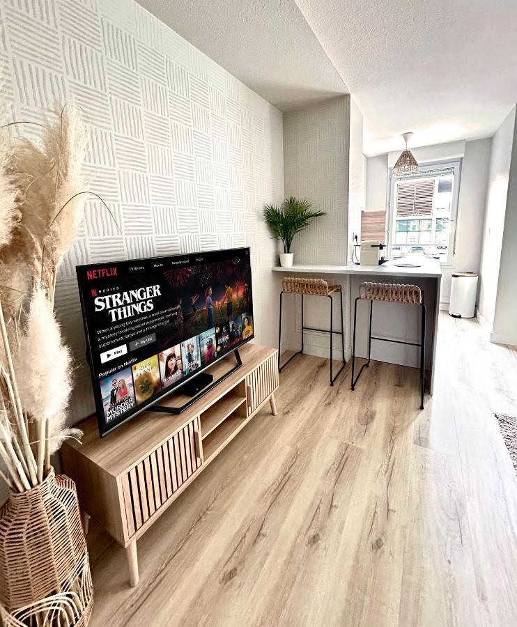 Appartement Modern 1 Bdr + Balcony + Free Parking + Ac + Pool à L'Isle-d'Abeau Extérieur photo